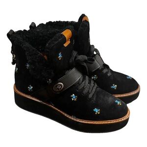 Coach Urban Hiker Boots with an Australian Sheep Fur and Tea Rose charms 8B